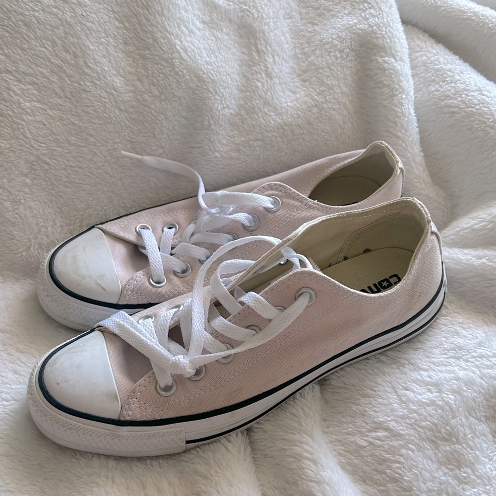EUC Converse Women’s Chuck Taylor Low - Pale Pink W7.5